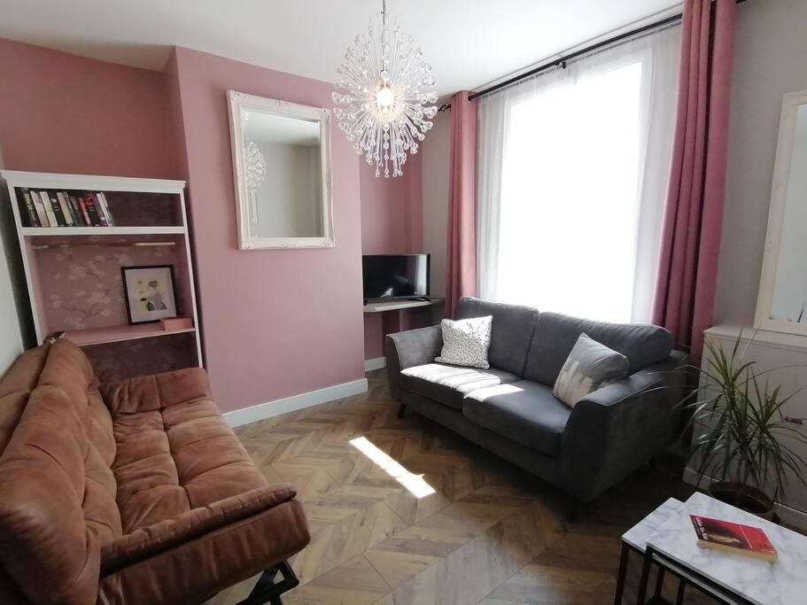 Stunning 3 Bedroom Townhouse In The Heart Of City เบลฟาสต์ ภายนอก รูปภาพ