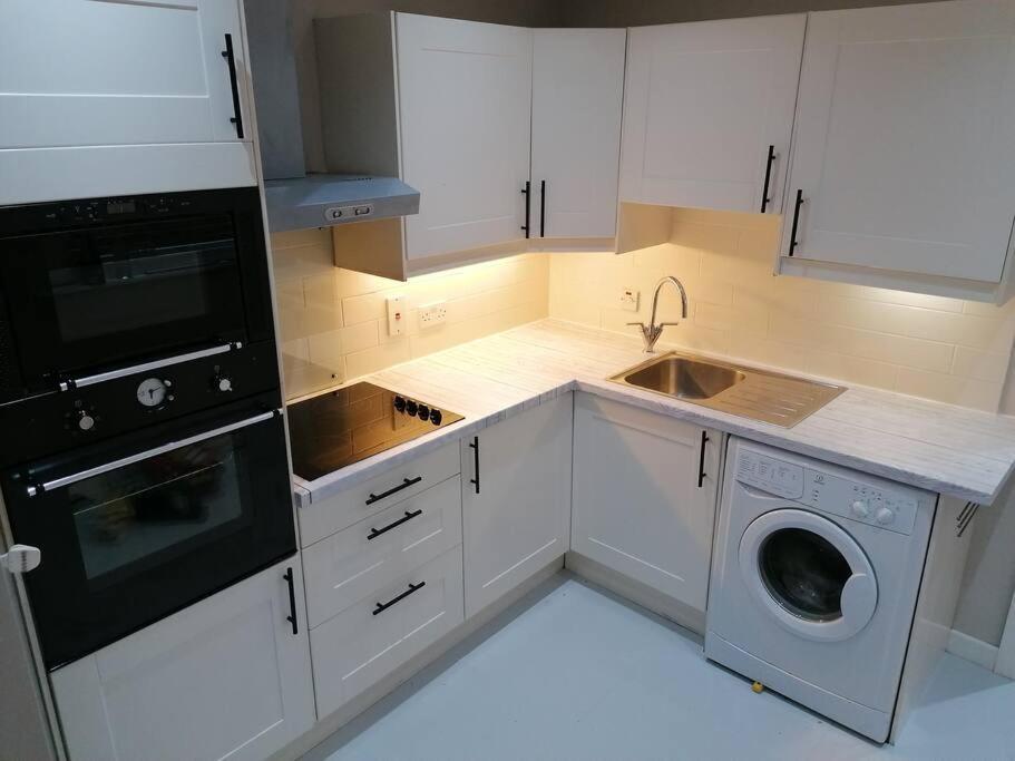 Stunning 3 Bedroom Townhouse In The Heart Of City เบลฟาสต์ ภายนอก รูปภาพ