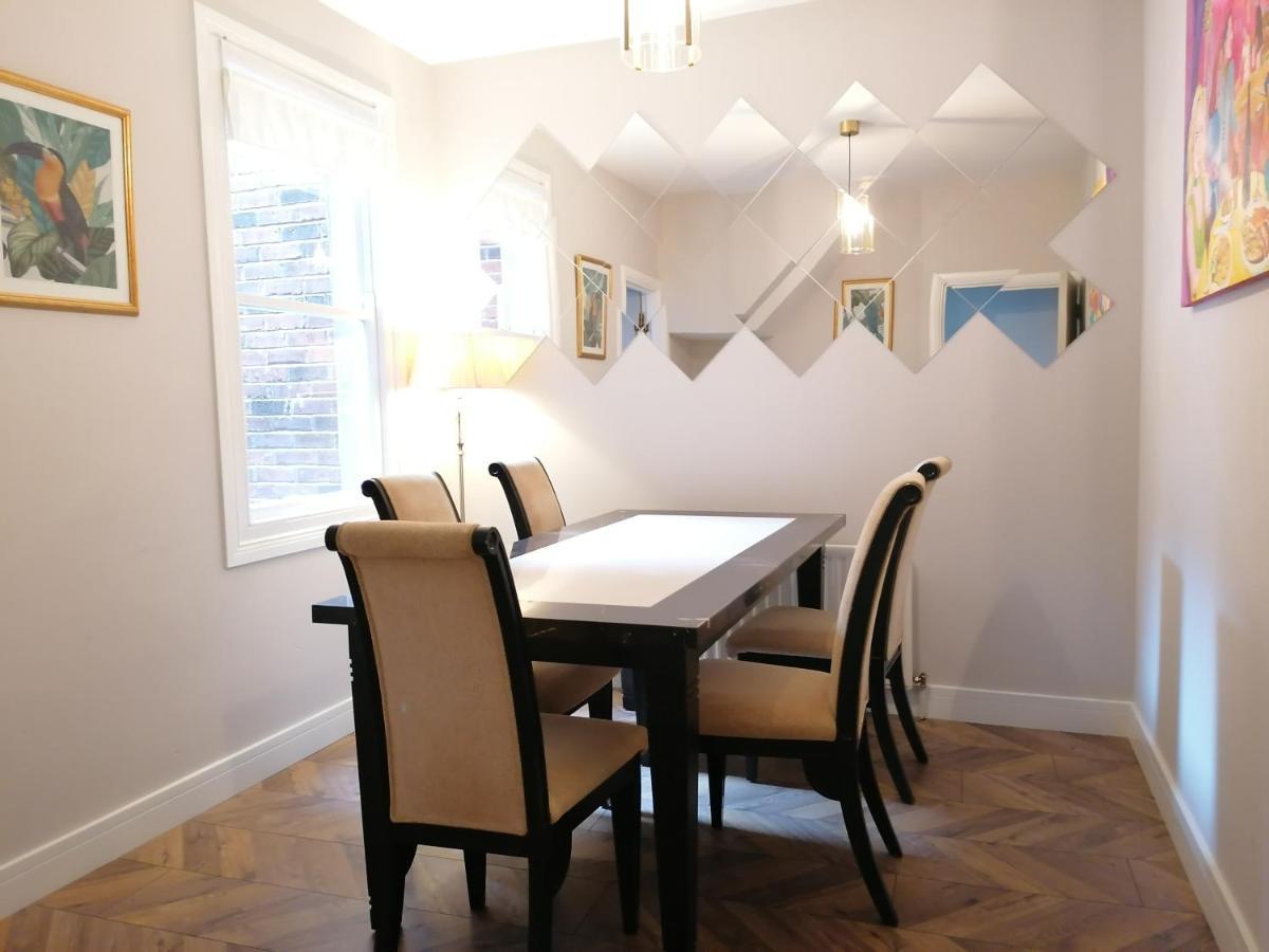Stunning 3 Bedroom Townhouse In The Heart Of City เบลฟาสต์ ภายนอก รูปภาพ