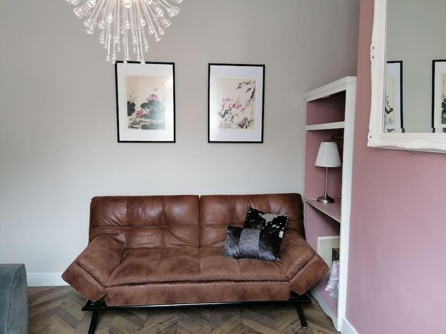 Stunning 3 Bedroom Townhouse In The Heart Of City เบลฟาสต์ ภายนอก รูปภาพ
